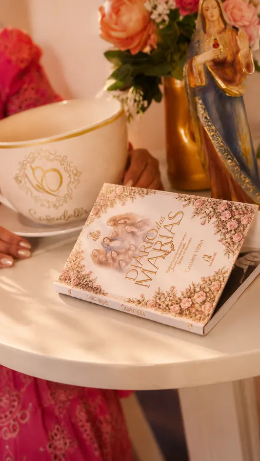 Detalhe do Diário das Marias com imagem de Nossa Senhora